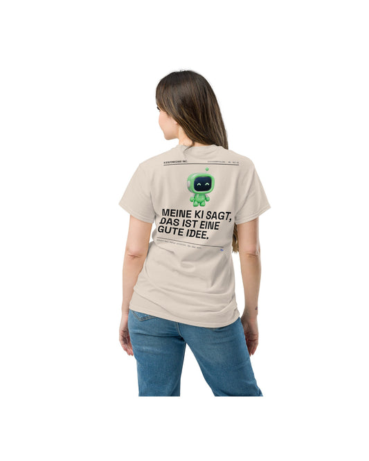 T-Shirt Meine KI sagt, gute Idee in creme — am Model